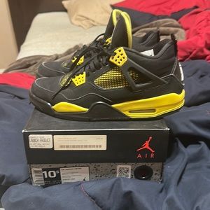 Jordan 4 Thunder